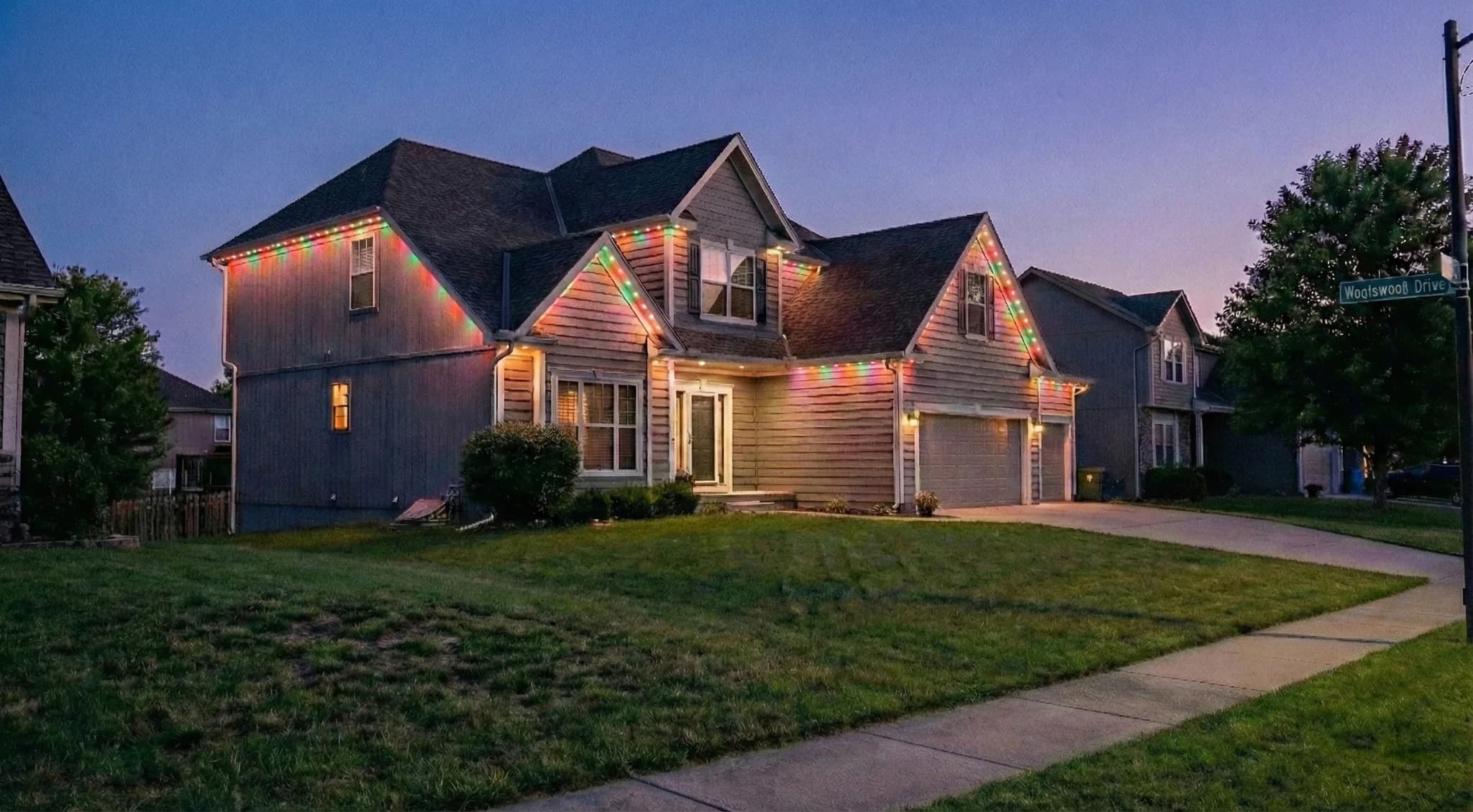 Beautiful holiday lighting on a Sacramento home